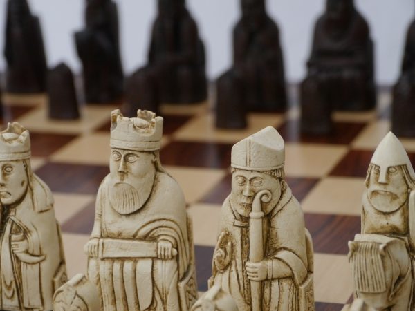 Berkeley Chess - Isle of Lewis Chess Set - Ivory and Brown - Image 5